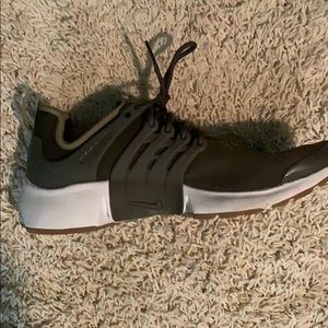 Nike Prestos Army Green